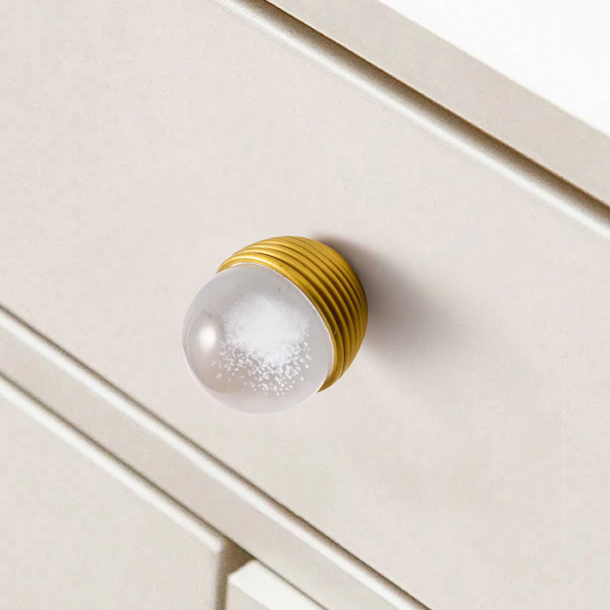 Set of 2 Novelty Crystal Knobs DOOROOM