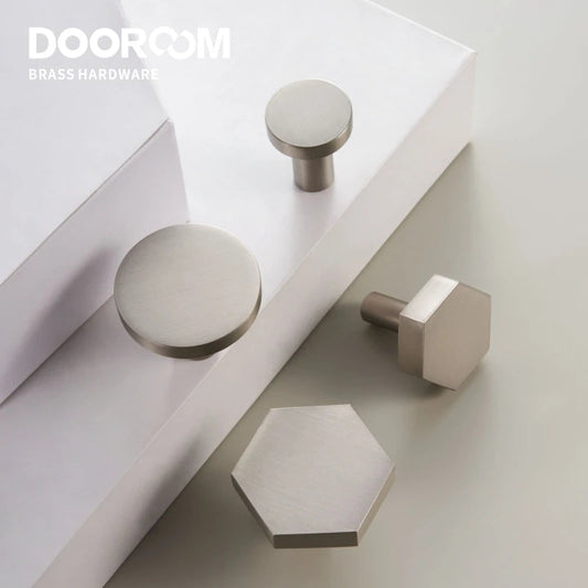 Dooroom Brass Furniture Handles Modern Brushed Nickel Silver Pulls Wardrobe Dresser Cupboard Cabinet Drawer Wine Bar Knobs Fr DOOROOM