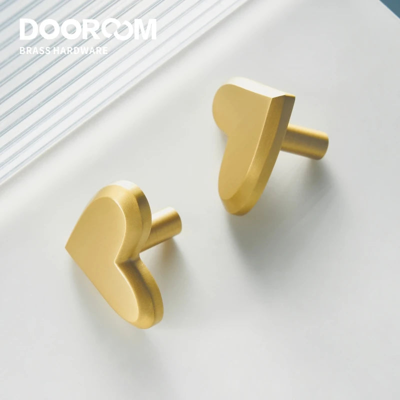 Dooroom Brass Heart Shaped Furniture Handles Wardrobe Dresser Cupboard Cabinet Drawer Shoe Box Knobs Clothes Hangers Wall Hooks DOOROOM