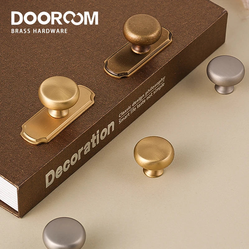 Dooroom Retro Brass Handles Pulls with Base Home Cupboard Wardrobe Dresser Shoe Box Drawer Cabinet Knob Kitchen Storage Gabinete DOOROOM