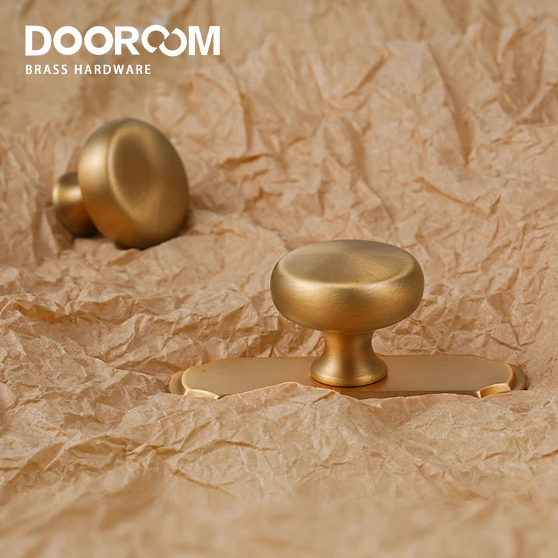 Dooroom Retro Brass Handles Pulls with Base Home Cupboard Wardrobe Dresser Shoe Box Drawer Cabinet Knob Kitchen Storage Gabinete DOOROOM