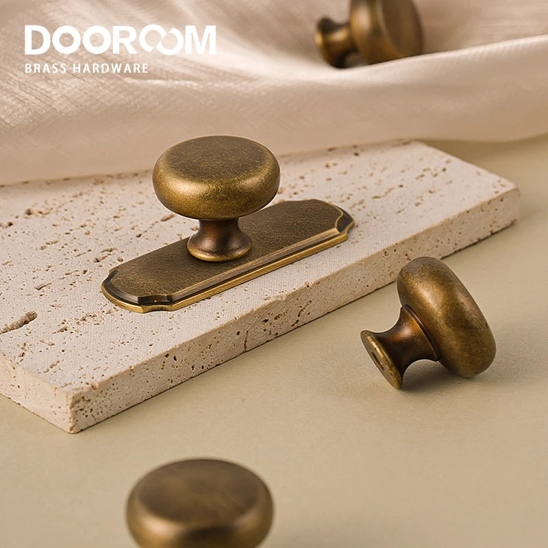 Dooroom Retro Brass Handles Pulls with Base Home Cupboard Wardrobe Dresser Shoe Box Drawer Cabinet Knob Kitchen Storage Gabinete DOOROOM