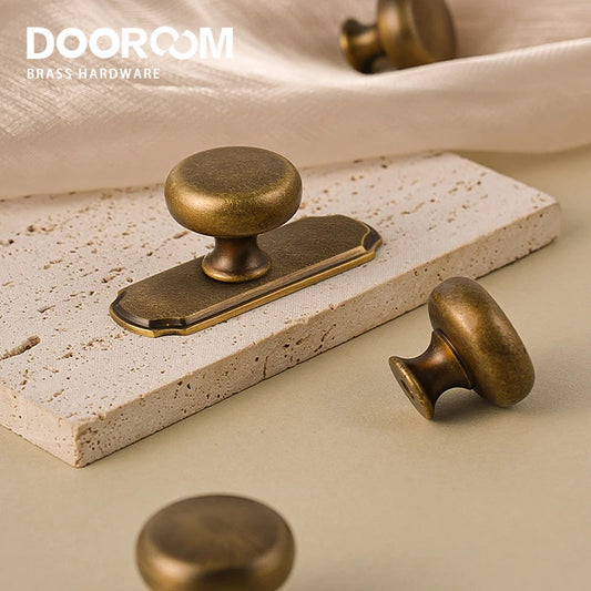 Dooroom Retro Brass Handles Pulls with Base Home Cupboard Wardrobe Dresser Shoe Box Drawer Cabinet Knob Kitchen Storage Gabinete DOOROOM
