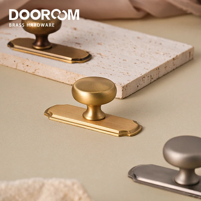 Dooroom Retro Brass Handles Pulls with Base Home Cupboard Wardrobe Dresser Shoe Box Drawer Cabinet Knob Kitchen Storage Gabinete DOOROOM